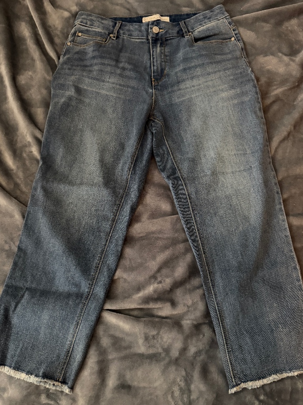 Denim 1946 Women's Size 10 Cropped Straight Jeans Raw Hem Medium Wash